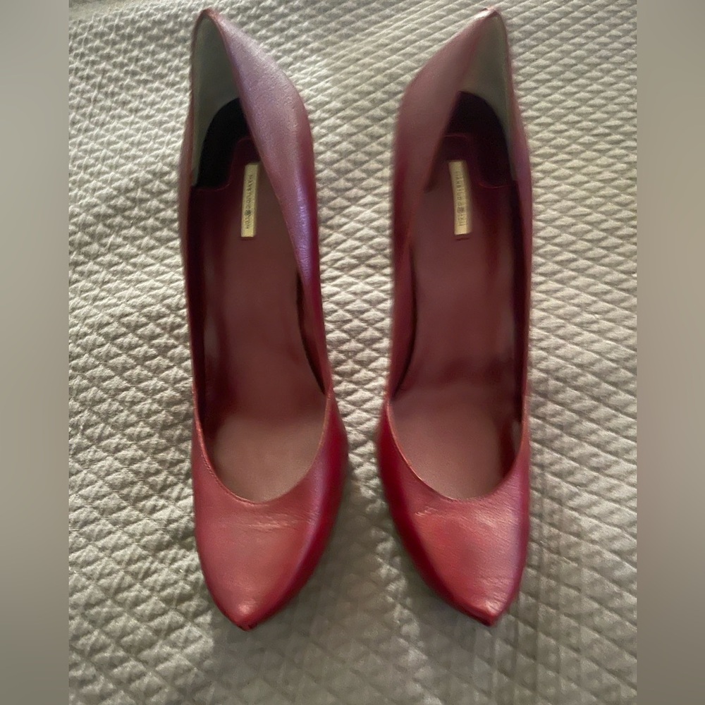 Max Studio cranberry leather pumps